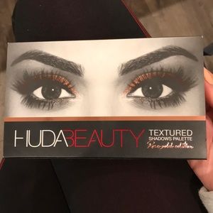 HUDA Beauty eyeshadow palette